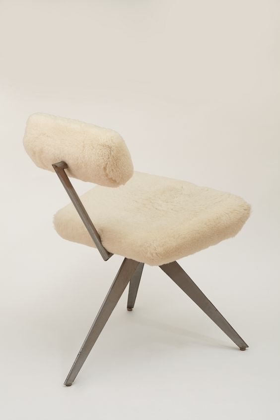 alt="ザハ・ハディド東京オペラシティアートギャラリー"