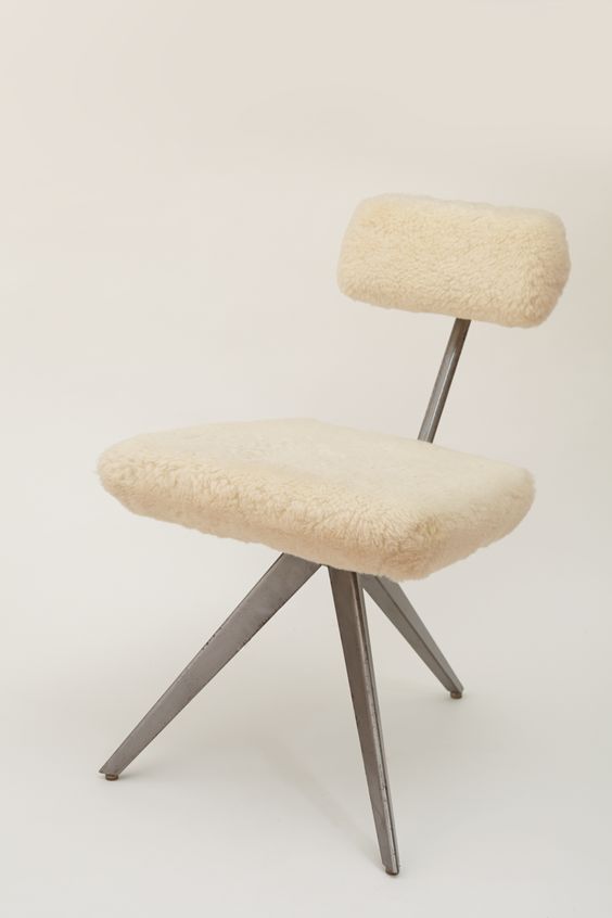 alt="ザハ・ハディド東京オペラシティアートギャラリー"