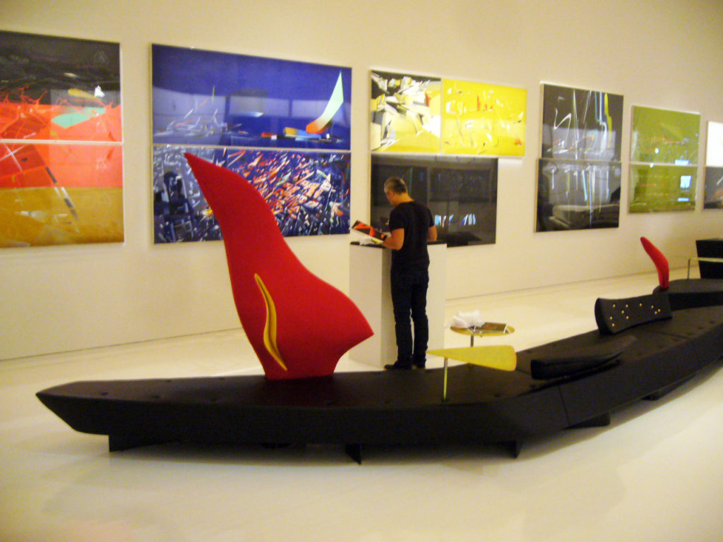 alt="ザハ・ハディド東京オペラシティアートギャラリー"