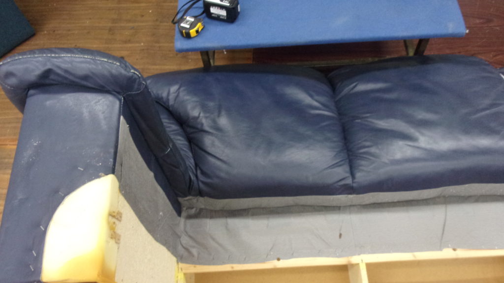 alt="ソファの張替え"